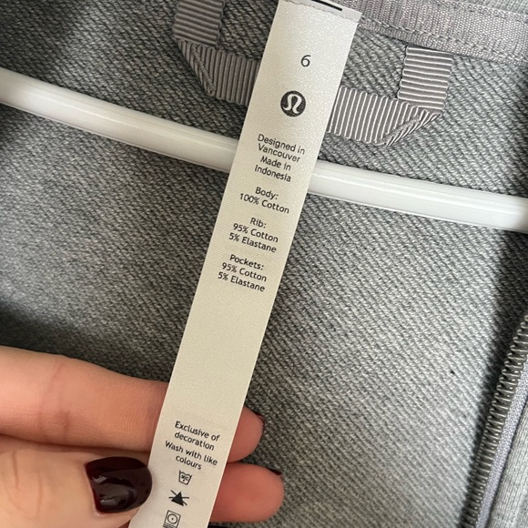 Size 6 gray lululemon zip up jacket - Picture 3 of 4